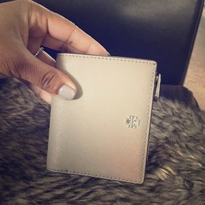 NWOT Tory Burch Robinson Mini Wallet